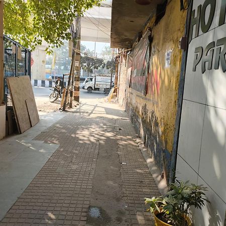 Hotel Metro Park New Delhi Exterior photo
