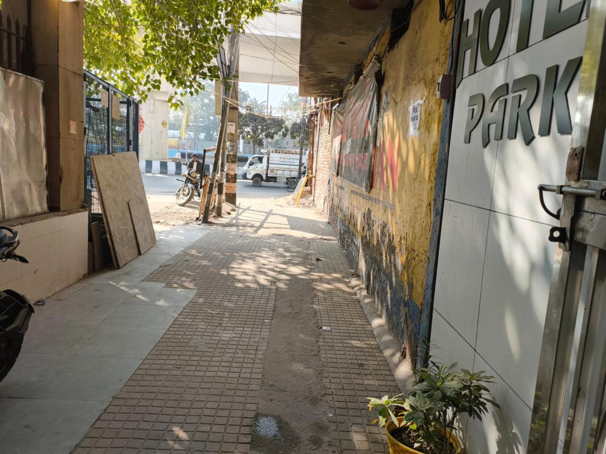Hotel Metro Park New Delhi Exterior photo